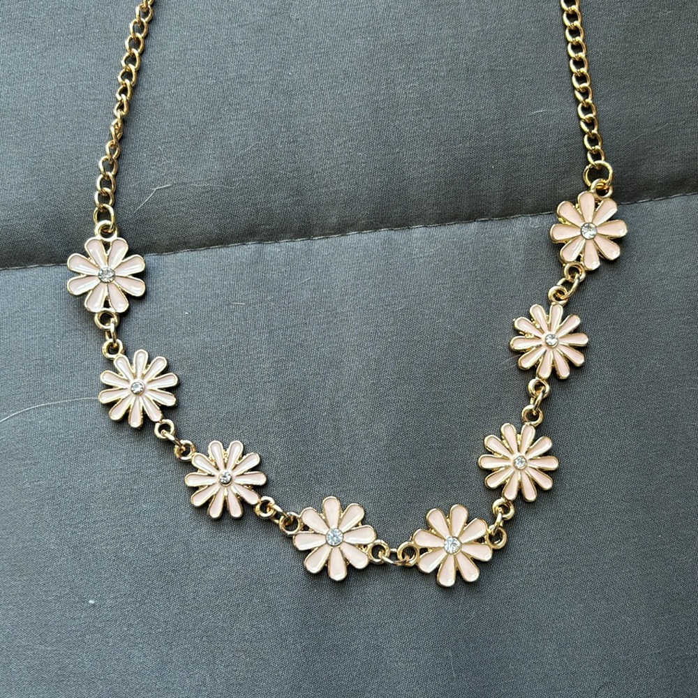 Pink Daisy handmade simple short necklace
